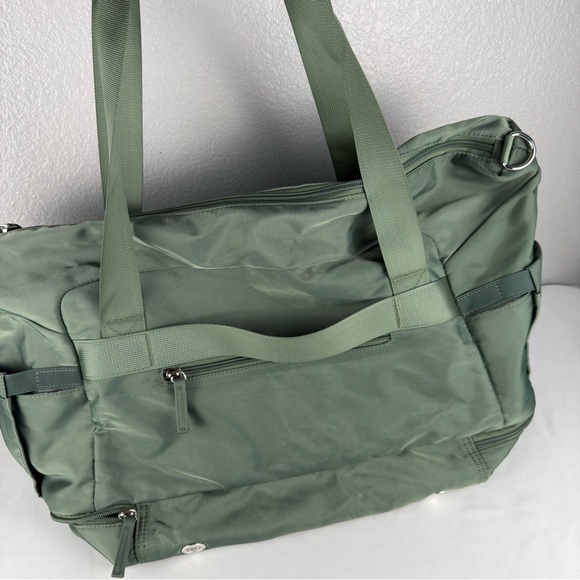 ETRONIK Gym Bag for Women, 45L Carry On Travel Duffel Bag with Shoes Compartment - Picture 6 of 11